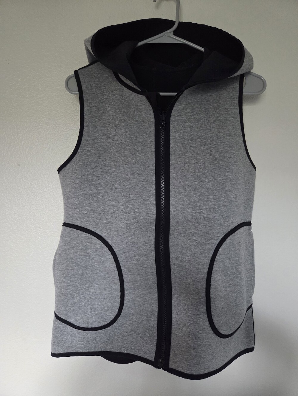 Gray Sleeveless Hooded Zip Vest Women's Size 8